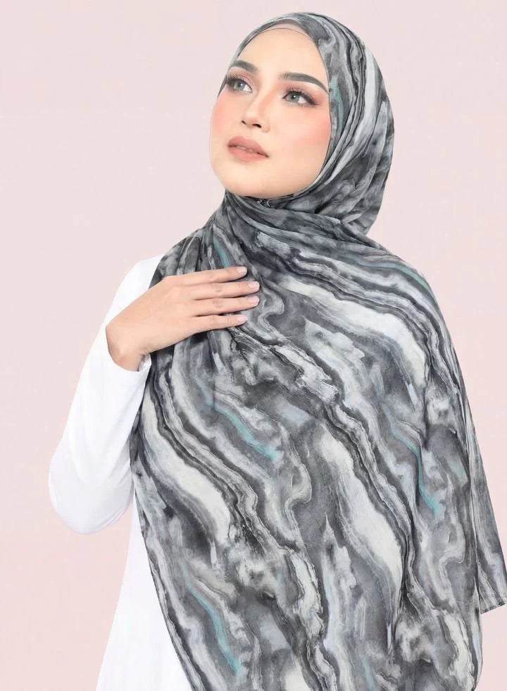 The Best Hijab Materials for Summer (Stay Cool Without Compromising Style)