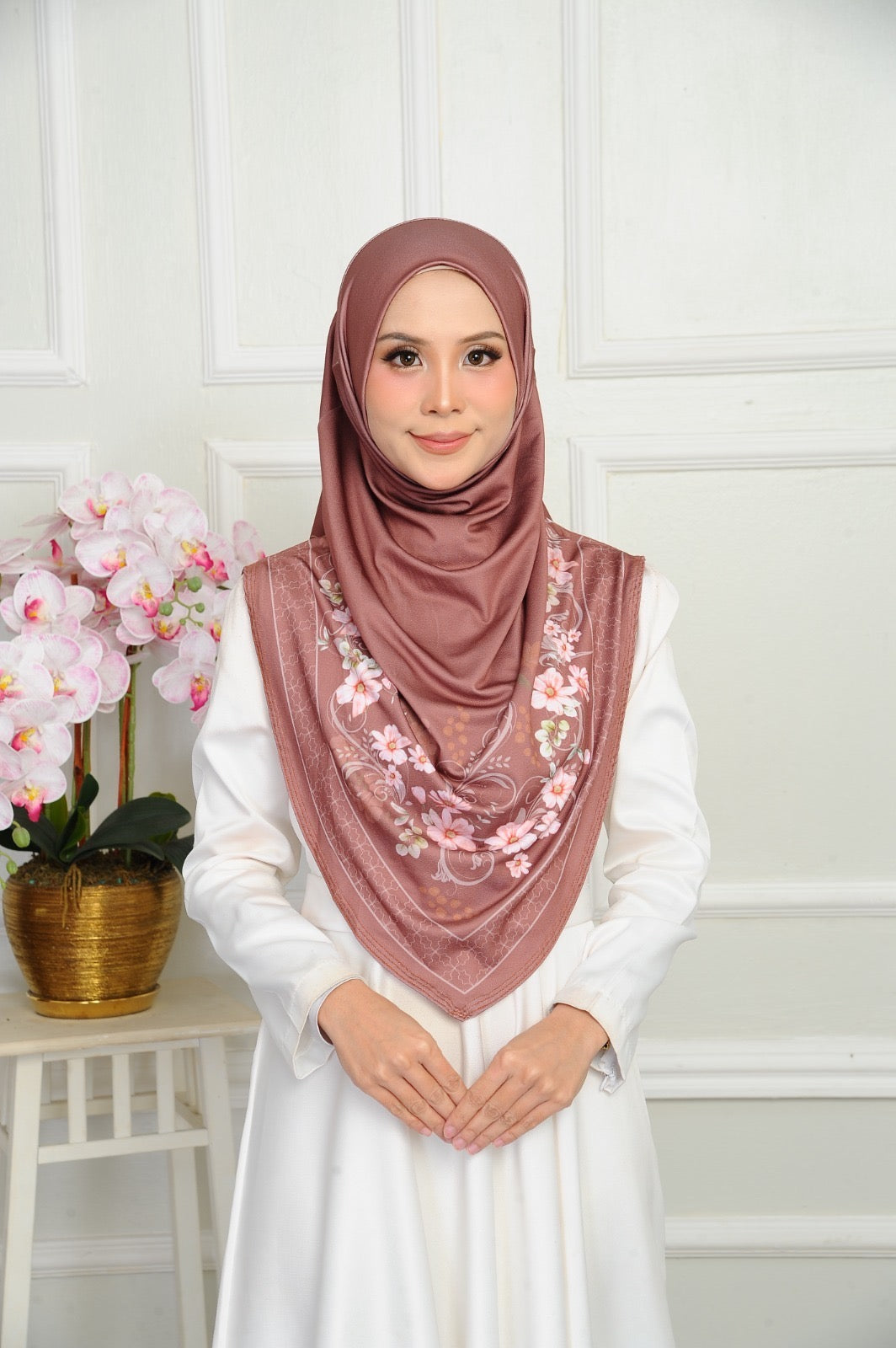 Lamira Instant Floral V Shape