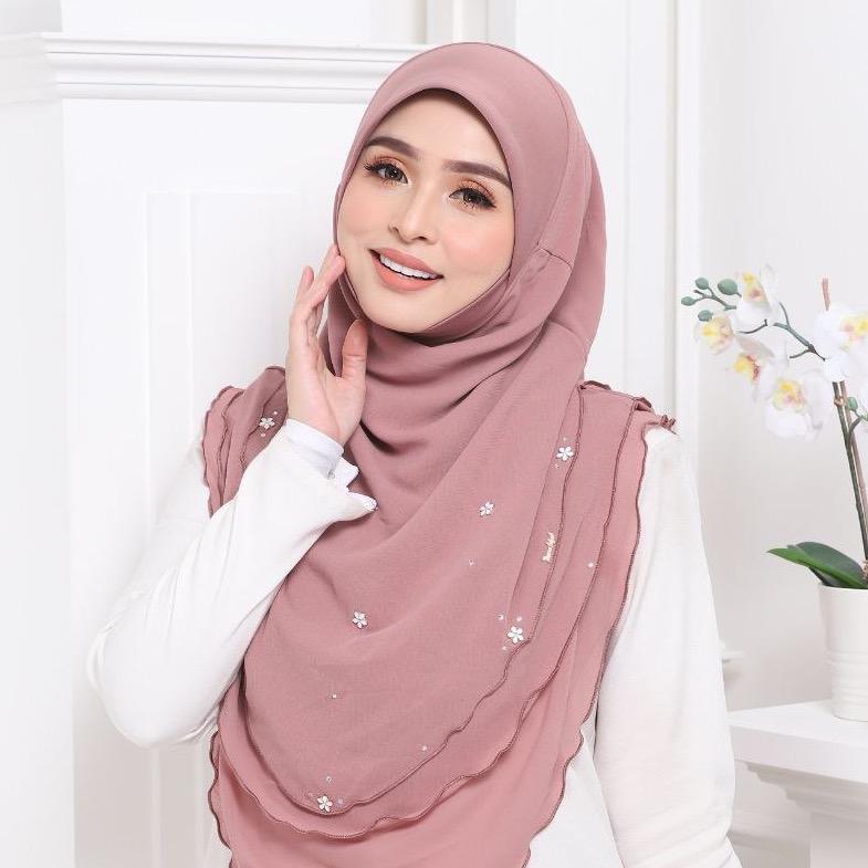 ADULTS Instant Hijab with 3 Layered Design Easy to wear and looks elegant Solid Color MUSLIMAH