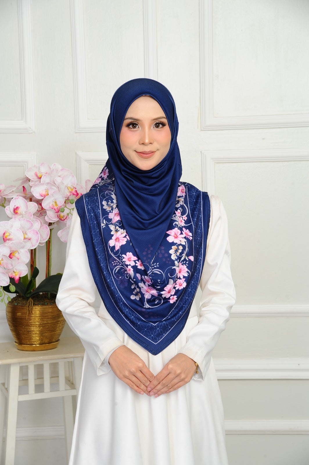 Lamira Instant Floral V Shape