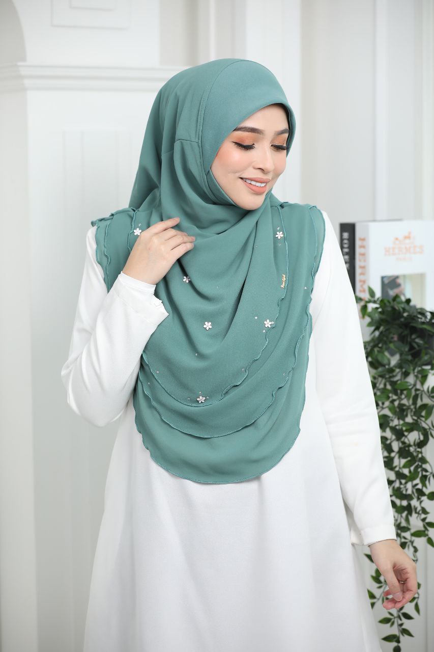 ADULTS Instant Hijab with 3 Layered Design Easy to wear and looks elegant Solid Color MUSLIMAH