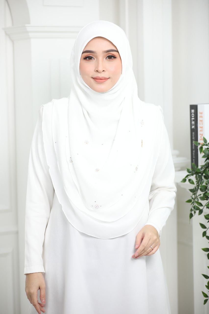 ADULTS Instant Hijab with 3 Layered Design Easy to wear and looks elegant Solid Color MUSLIMAH